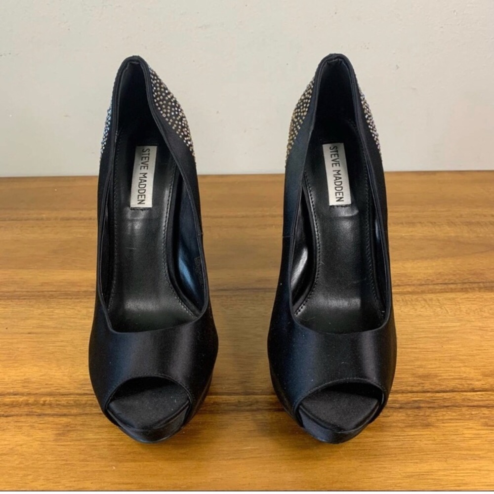 Steve Madden Playy-R Women Studded Platform Pumps